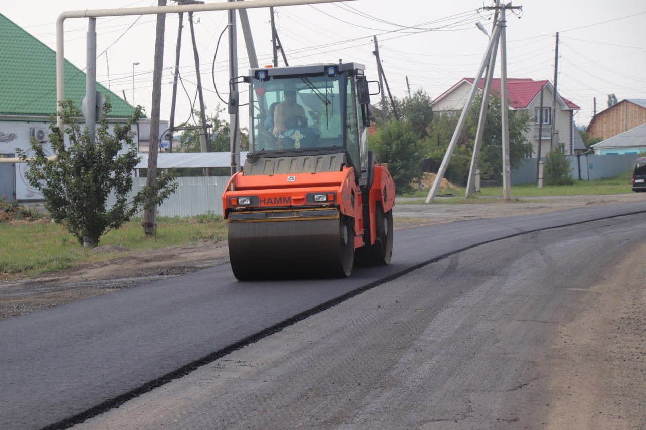 В Еманжелинске начали асфальтировать улицу Чайковского