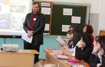Учитель истории школы № 11 Алексей Берещенов напомнил, как в прошлом году в Крыму и Севастополе прошел референдум