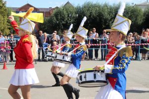 Под марш гусар и гренадеров: День города Еманжелинска украсил фестиваль по батон-твирлингу и мажорет-спорту