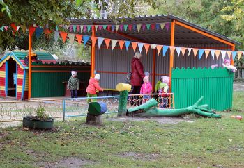В Еманжелинском районе стартовала программа по оснащению детских садов верандами