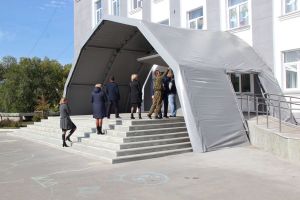 В Еманжелинске обновилось крыльцо детской школы искусств имени Ф.Липса
