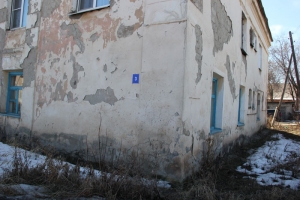 В Еманжелинске один из первых на капремонт - дом в переулке Железнодорожный