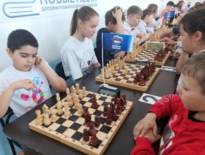 103 школьника сразились в шахматы в красногорском «Алом парусе»