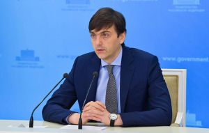 Жесткого карантина не будет, считает министр просвещения РФ Сергей Кравцов