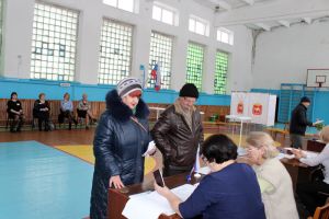 На президентских выборах 18 марта на избирательных участках Еманжелинского района активно работают наблюдатели