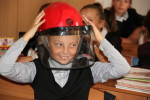 В Еманжелинске проходят уроки по электробезопасности, на которых учащиеся повторяют правила и учатся спасать человека