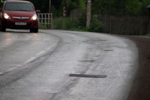 В Еманжелинском районе ямочный ремонт дорог идет с нарушением графиков
