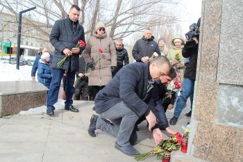 Жители Еманжелинского района почтили память жертв теракта в Подмосковье