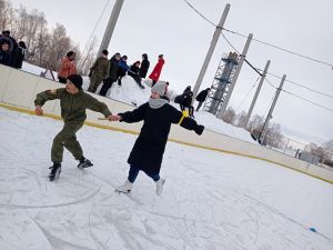 32 отряда школьников соревновались в «Зарнице», которую организовал центр «Факел» в поселке Красногорском Еманжелинского района
