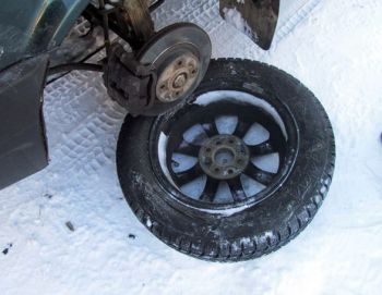 Еманжелинские полицейские раскрыли кражу трех автомобильных колес