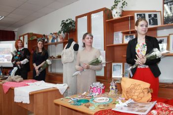 В еманжелинском музее накануне 8 Марта прошла встреча с женщинами-рукодельницами