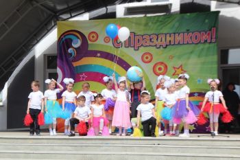 В Еманжелинске прошел 22-й фестиваль детского творчества «Золотое яблоко»