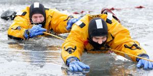 Еманжелинские спасатели напоминают о правилах безопасного поведения на неокрепшем льду