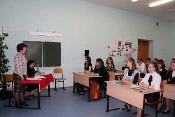 В Еманжелинской школе № 2 прошел мастер-класс «Комсомольское собрание сквозь года»