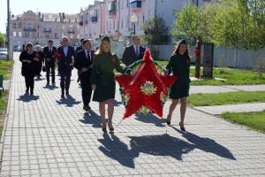 Сегодня, 8 мая, в Еманжелинском районе начались церемонии возложения цветов к памятникам воинам, погибшим в годы Великой Отечественной