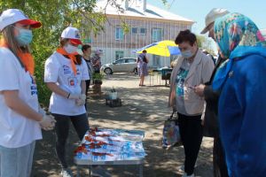 Волонтеры из Красногорского Еманжелинского района провели традиционную патриотическую акцию «Георгиевская ленточка»