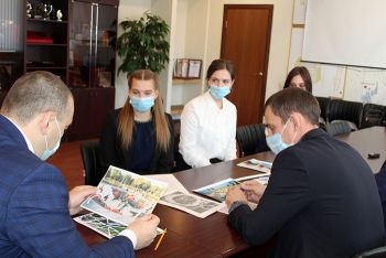 Активисты молодежной палаты Еманжелинского района вышли с инициативой по современному благоустройству городского сквера
