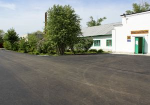 В поселке Батуринском Еманжелинского района заасфальтировали дорогу, ведущую к мемориалу и местному ДК