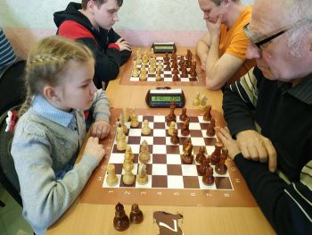 Юные шахматисты из Красногорского Еманжелинского района завоевали шесть медалей на открытом турнире в Еткуле