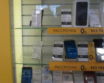 В Еманжелинске разыскивают вора, укравшего смартфоны из салона сотовой связи