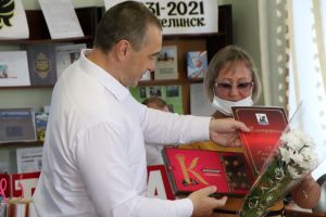 Благодарностью главы Еманжелинского района награждена методист ЦБС Любовь Потокина