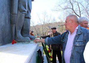 В Еманжелинске прошел митинг, посвященный погибшим шахтерам и горноспасателям