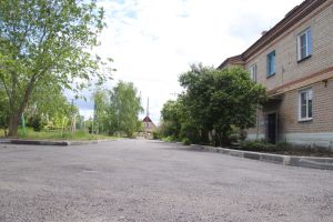 В поселке Батуринском во дворе домов 1 и 2 на улице Больничной положили асфальт