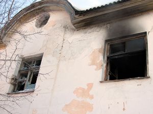 Огонь и дым валили из окон, и запах гари еманжелинцы чувствовали даже на улице Гагарина
