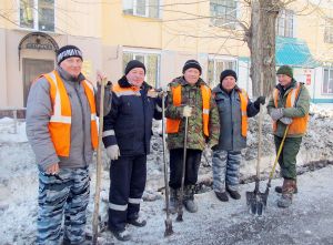 Бригада дорожных рабочих: Владимир Чайков, Фануз Гайнуллин, Радик Сафин, Ханафи Сафин, Ярослав Яцынич