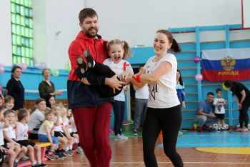 У детского сада № 12 Еманжелинска есть традиция отмечать праздники масштабно и весело