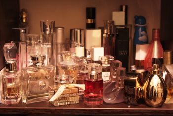 В Еманжелинском районе воры украли парфюмерные изделия на 160 тысяч рублей