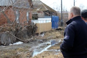 Депутаты Еманжелинска провели плановую ревизию городской системы водоотводных канав и мест, подверженных подтоплению