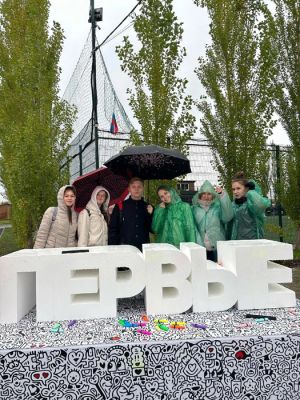 На областном фестивале молодежи участники «Движения Первых» из Еманжелинска создали сувениры, посетили консультации, мастер-классы, игровые станции