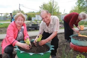 В поселке Красногорском Еманжелинского района прошла акция «Цвети, земля!», посвященная Году экологии