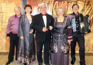 Концерт челябинского коллектива «Ветка сирени» собрал в Еманжелинске полный зал ДК