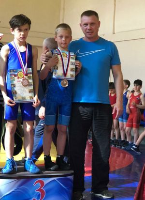 Юные борцы Еманжелинского района завоевали четыре бронзовые награды областного турнира в Чебаркуле