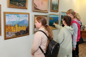 В еманжелинском музее открылась выставка работ челябинского художника Василия Шмурадко