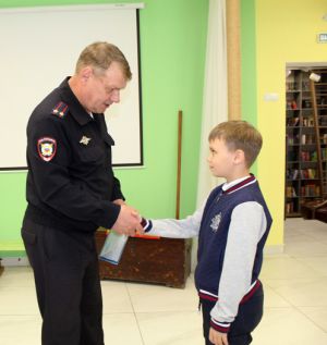 Сотрудники полиции Еманжелинского района наградили участников юбилейного конкурса «Полицейский Дядя Степа»