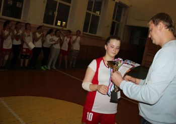 В Еманжелинске Кубок Афонькина выиграли баскетболистки из 15-й школы