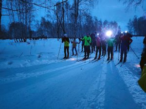 Лыжники Еманжелинского района в городском бору провели прогулку при свечах