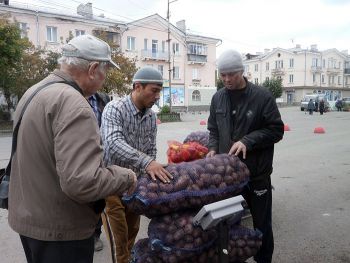 На Комсомольской площади в Еманжелинске работала осенняя ярмарка