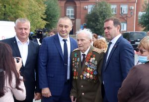 Особым гостем торжественной церемонии стал 96-летий участник Великой Отечественной войны Иван Иванович Давиденко