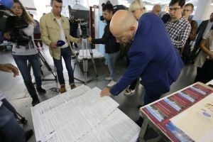 В Челябинской области лишние бюллетени для голосования по выборам губернатора порезали гильотиной