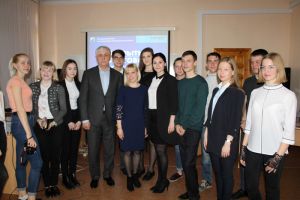 Депутат ЗСО Валерий Филиппов откровенно ответил на вопросы еманжелинской молодежи