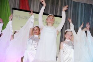 В Еманжелинске прошел большой отчетный концерт центра детского творчества «Радуга»