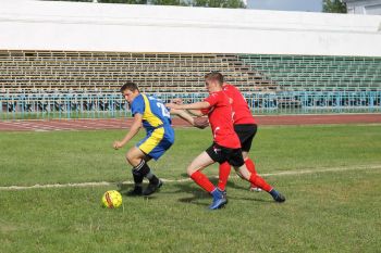 Футбольный клуб «Еманжелинск» одержал первую победу на первенстве области