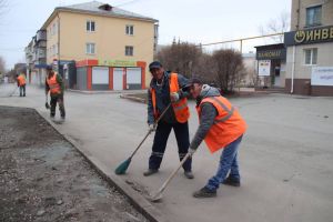 В Еманжелинске началась весенняя уборка территорий