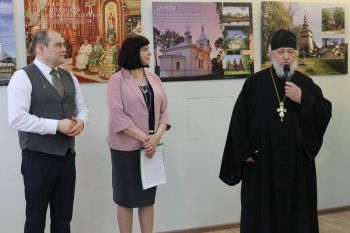 В Еманжелинском историко-краеведческом музее открылась выставка «Краски православия»