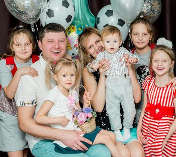 Супруги Беловы из поселка Красногорского растят пятерых детей