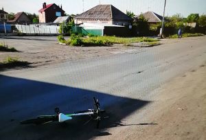 В Еманжелинске велосипедист столкнулся с полуприцепом грузового авто